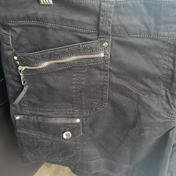 Women shorts size 12  White Black House market 8 full pockets-Black - Picture 2 of 8
